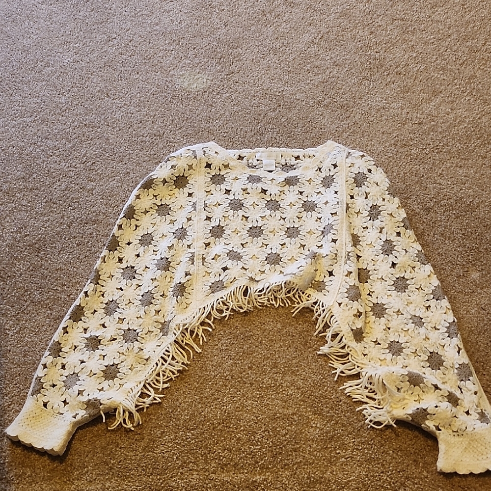House of Harlow 1960 White Floral Lace Poncho